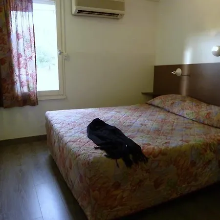 Fasthotel 2* ناربون